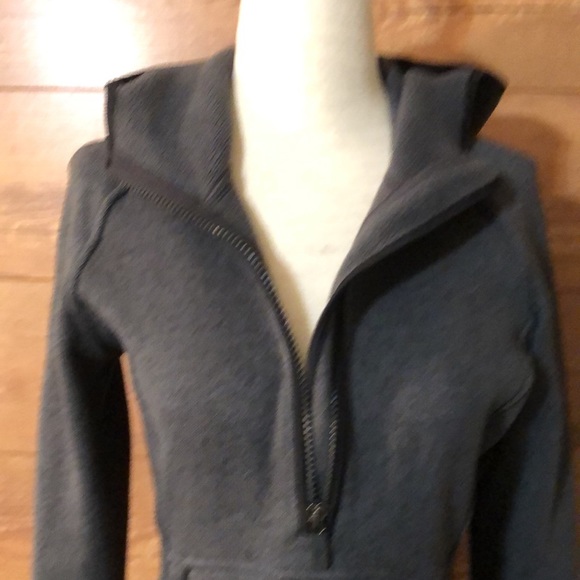 Lululemon Fleece & Thank You 1/2 zip sz 6 dark gray hooded pullover - Picture 6 of 9